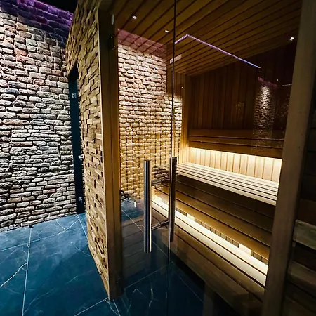 Hotel De 4*