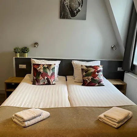 Hotell De 4*